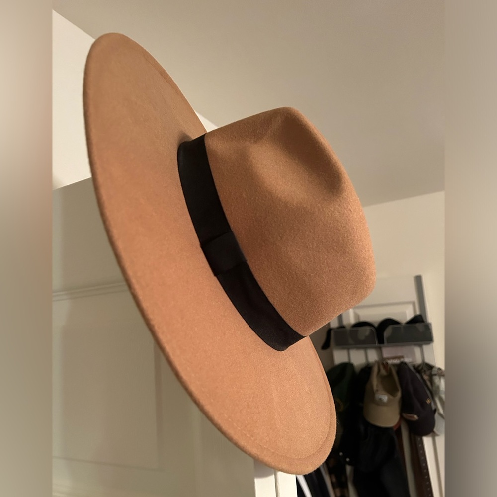 Lulu’s hat - Picture 3 of 4